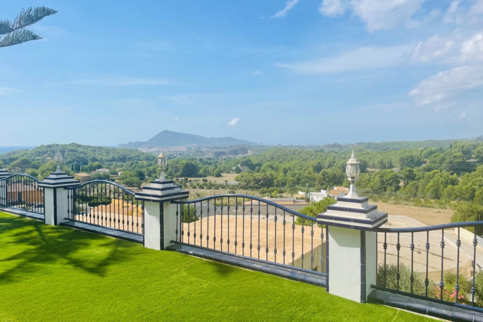 Villa for sale in Altea La Vieja, Alicante