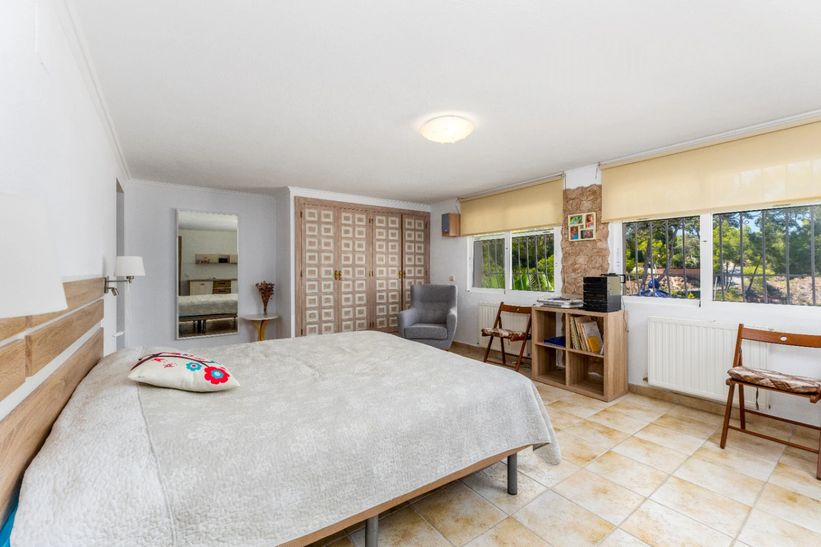 Luxury villa on a 5943 m2 plot with panoramic views.