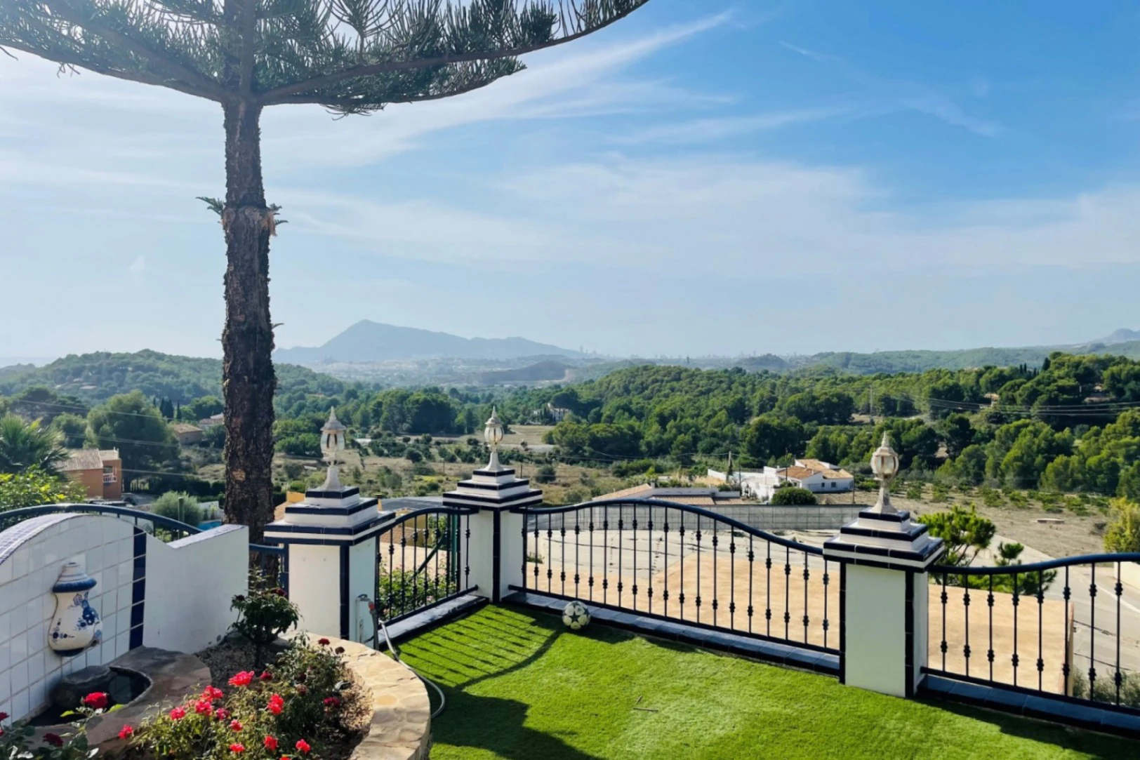 Villa for sale in Altea La Vieja, Alicante