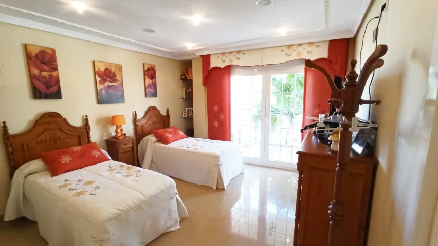 Villa første linje i Benidorm til salgs - Villa Del Mar.