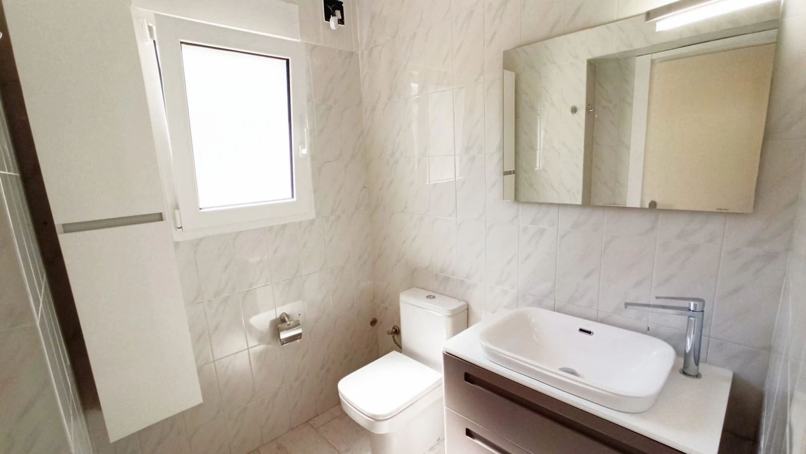 Cometa III Calpe - Villa with large plot and tennis court for sale.