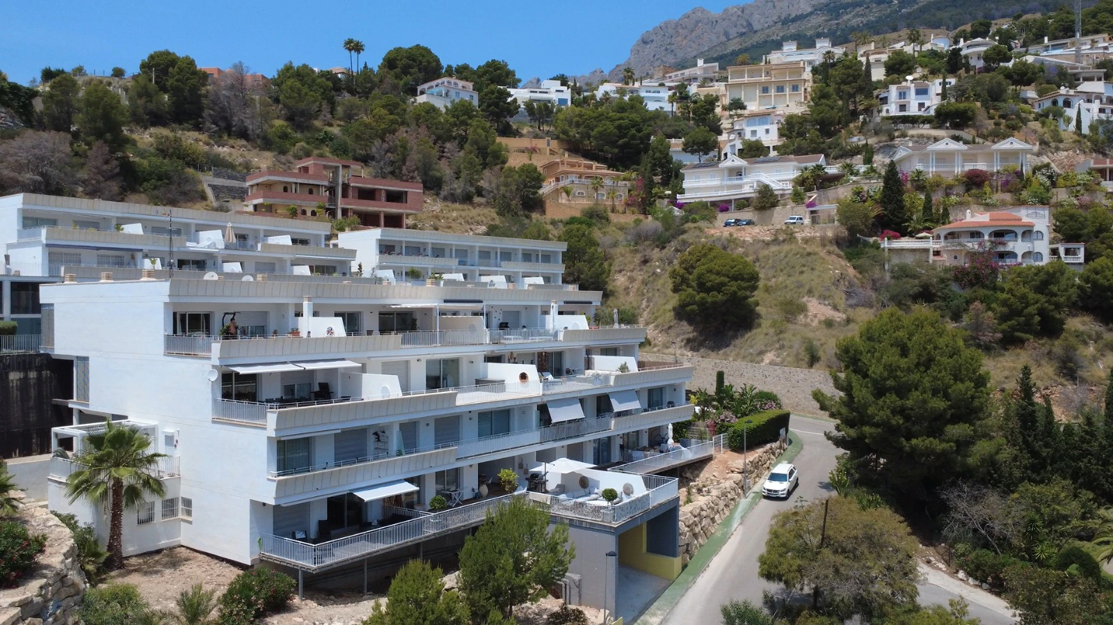 Apartment with sea views in Sol Marina, Altea. With pool, situated in a natural setting