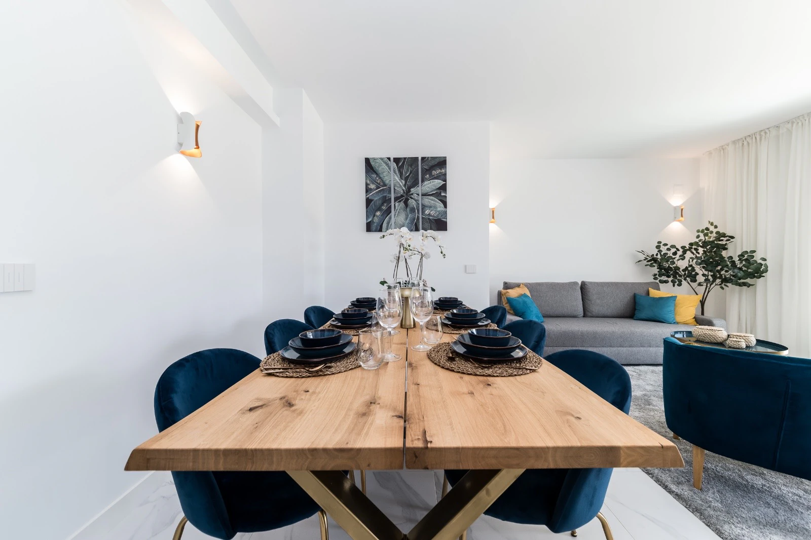 Apartment with private garden and direct access to the sea in Punta Prima