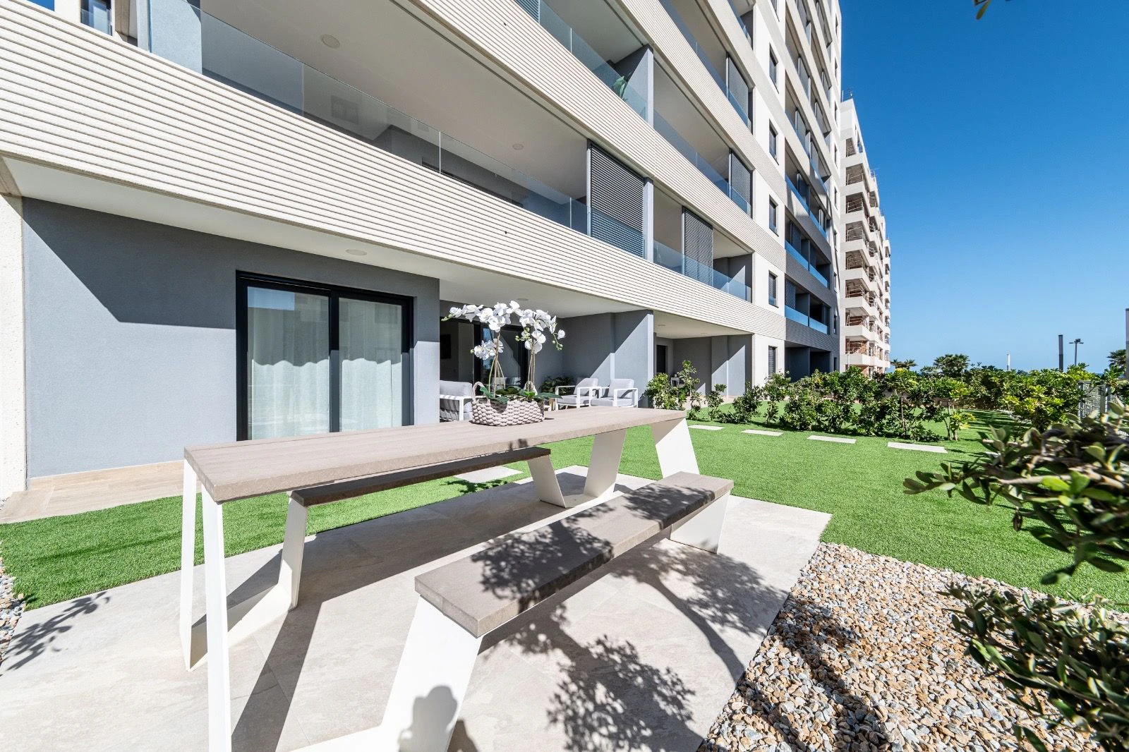 Apartment with private garden and direct access to the sea in Punta Prima