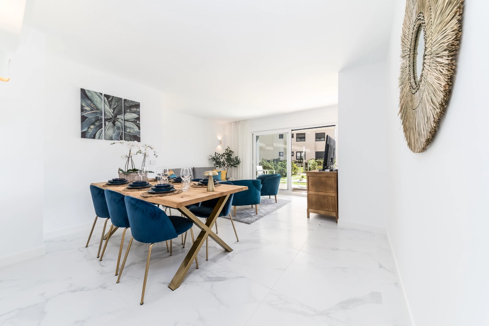 Apartment with private garden and direct access to the sea in Punta Prima