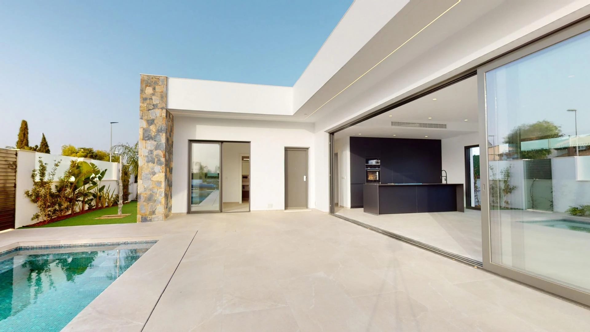 Villa for sale in Los Alcazares