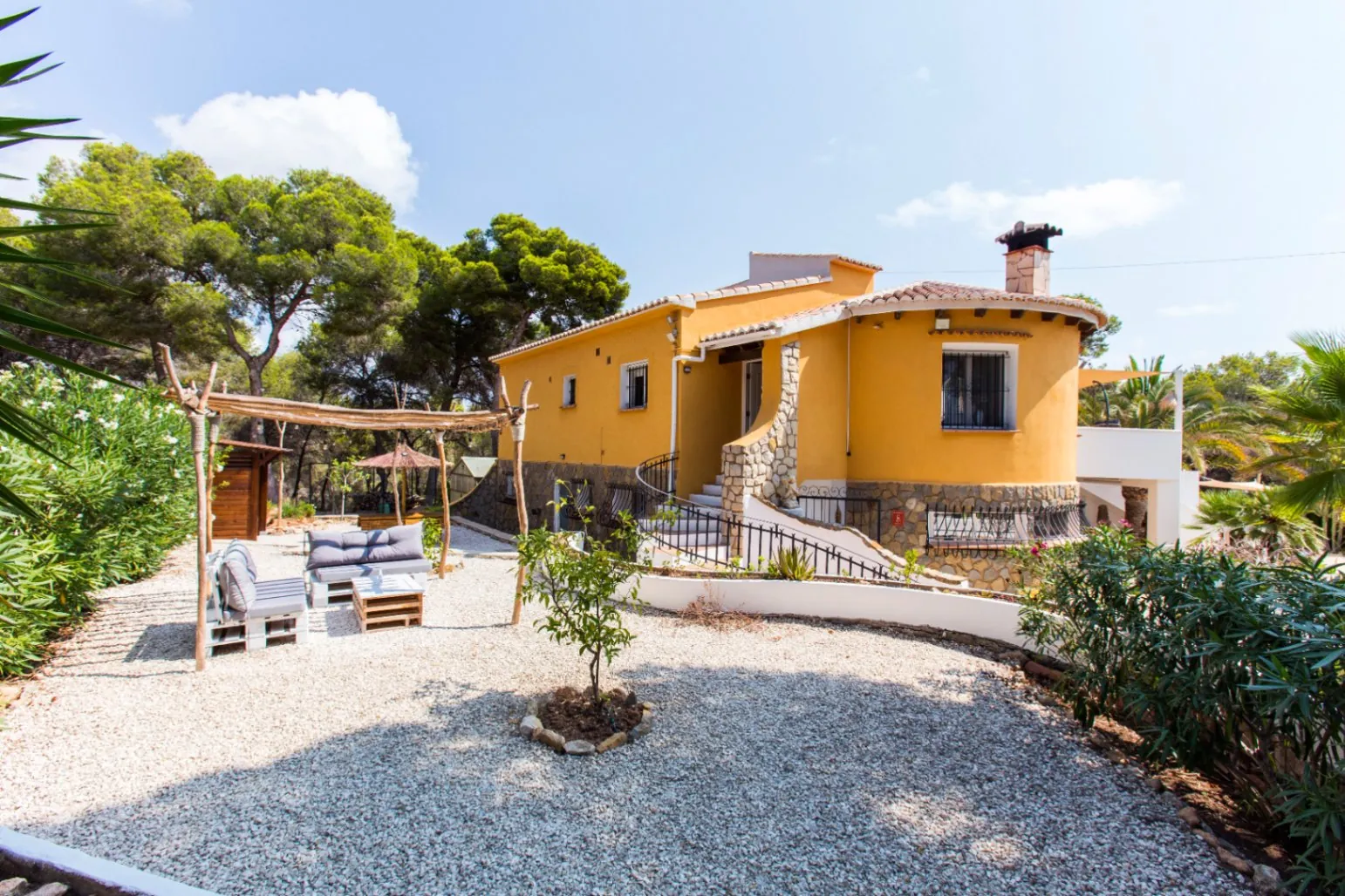 Interessante Villa auf großem Grundstück in Benissa Küste zum Verkauf