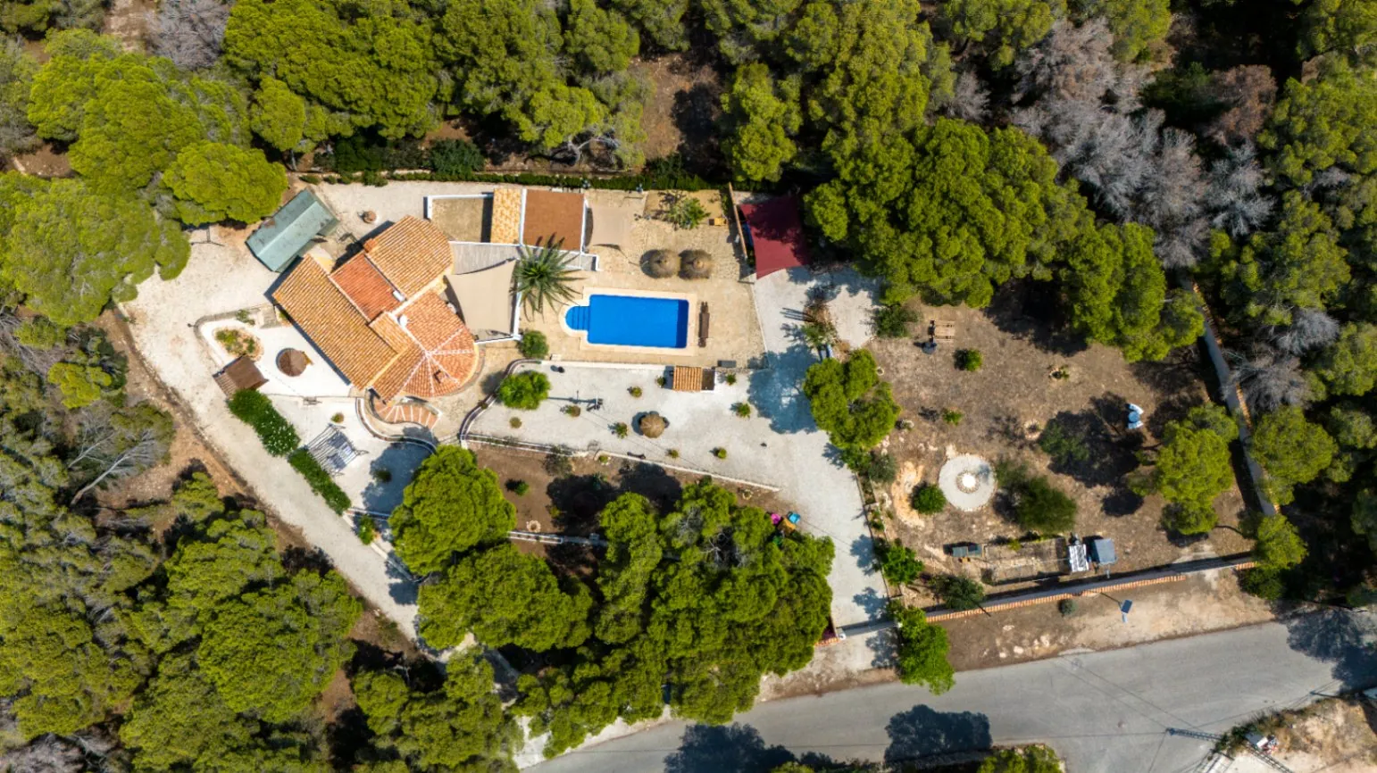 Interessante Villa auf großem Grundstück in Benissa Küste zum Verkauf