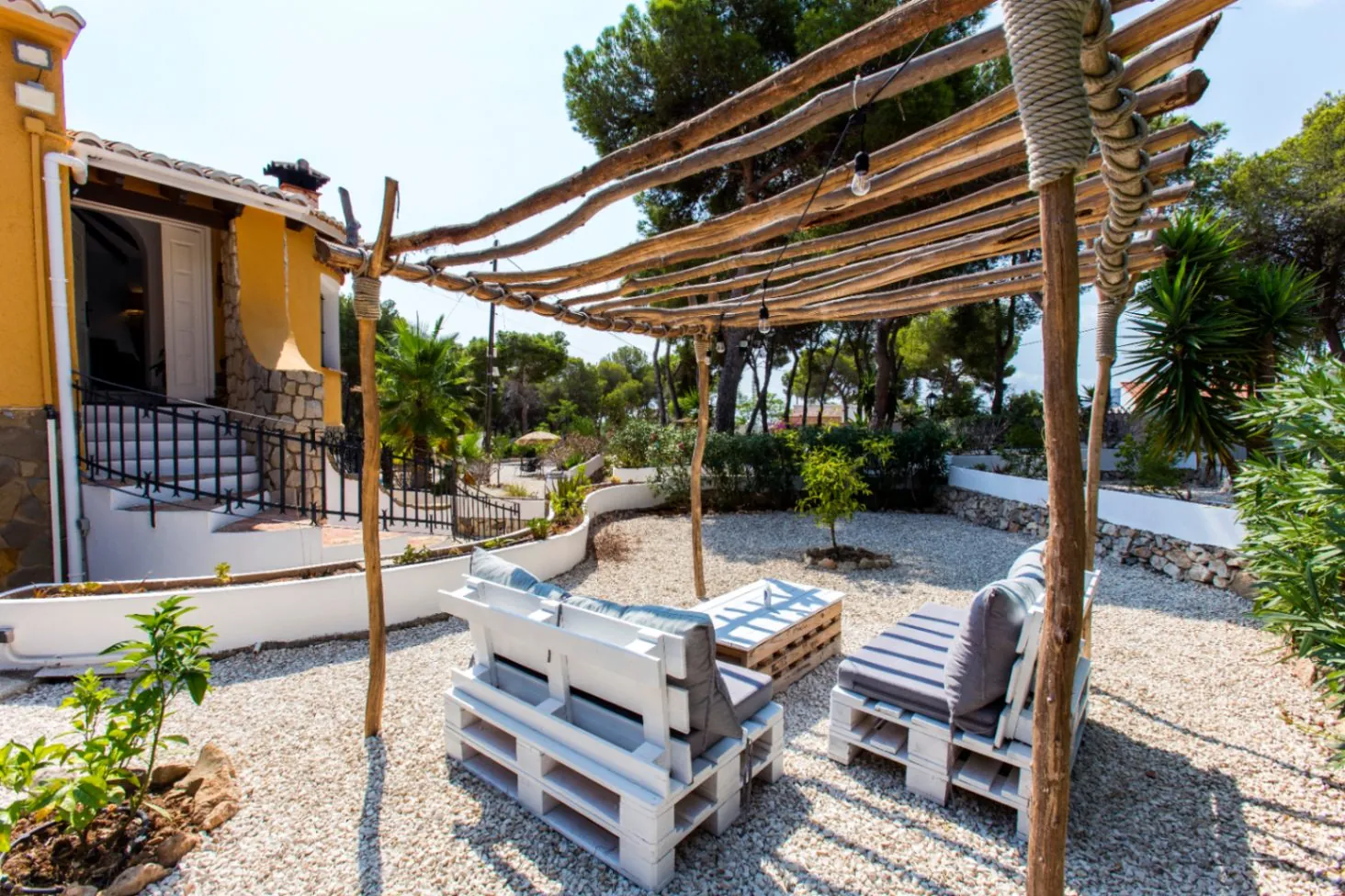 Interessante Villa auf großem Grundstück in Benissa Küste zum Verkauf