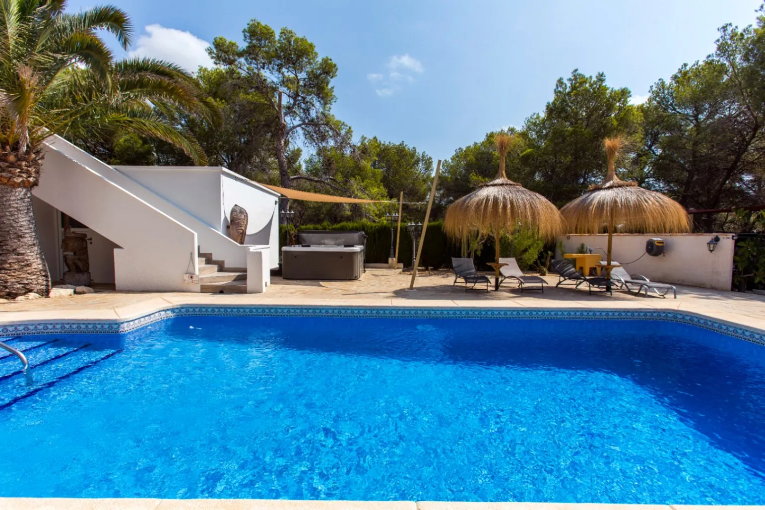 Interessante Villa auf großem Grundstück in Benissa Küste zum Verkauf
