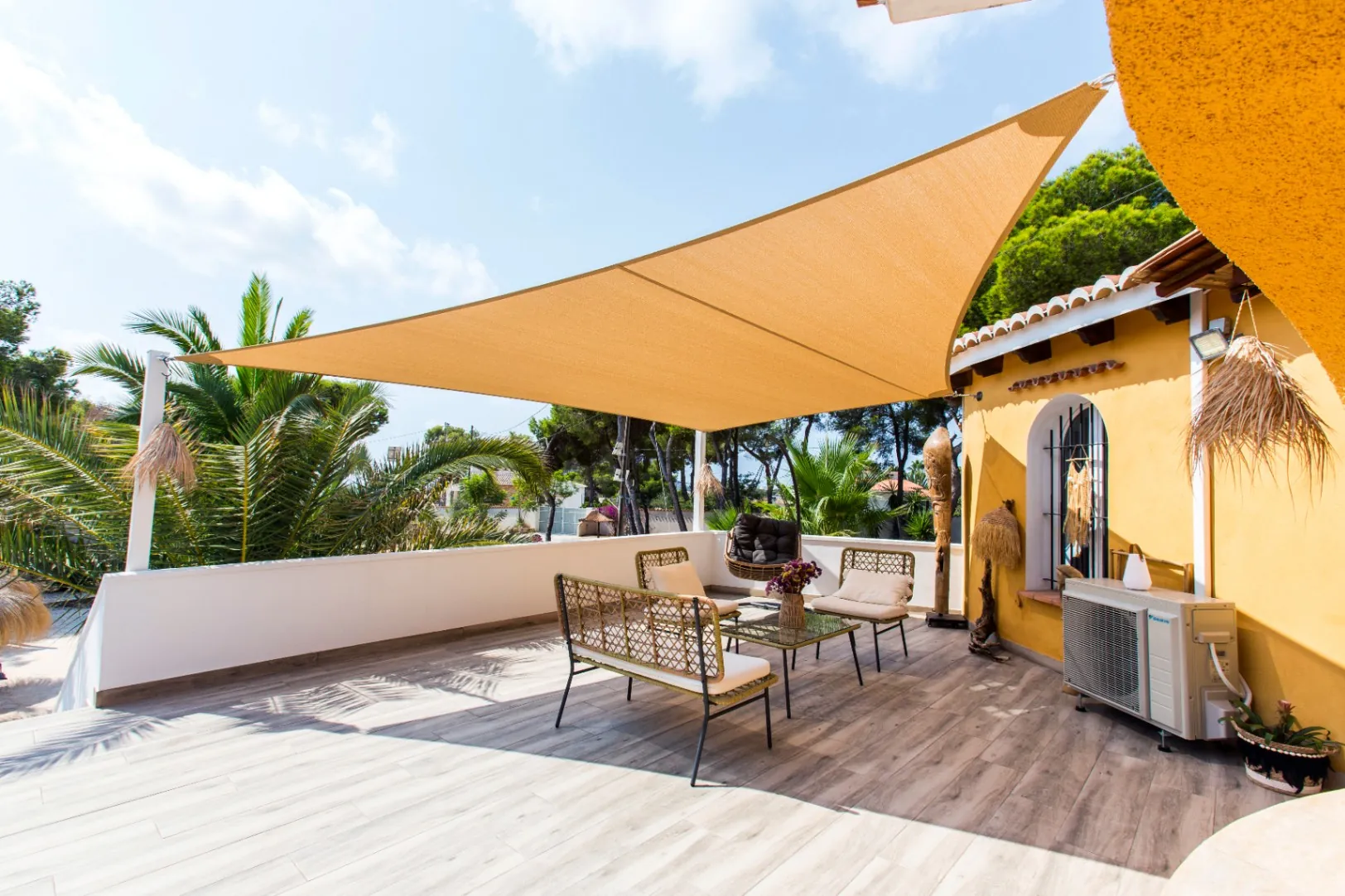 Interessante Villa auf großem Grundstück in Benissa Küste zum Verkauf