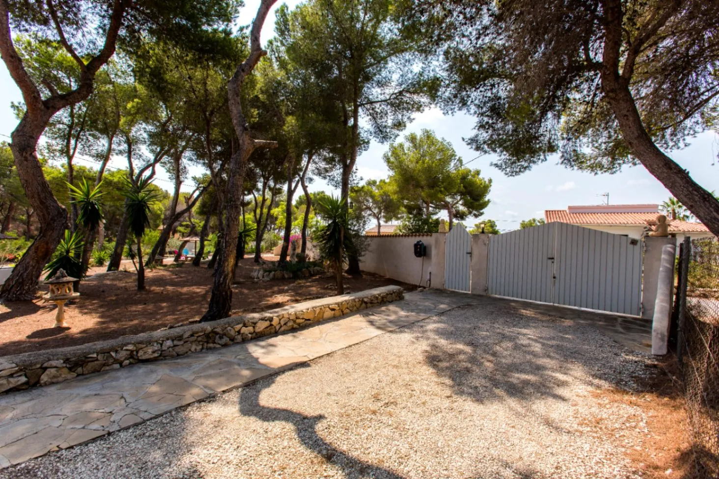 Interessante Villa auf großem Grundstück in Benissa Küste zum Verkauf