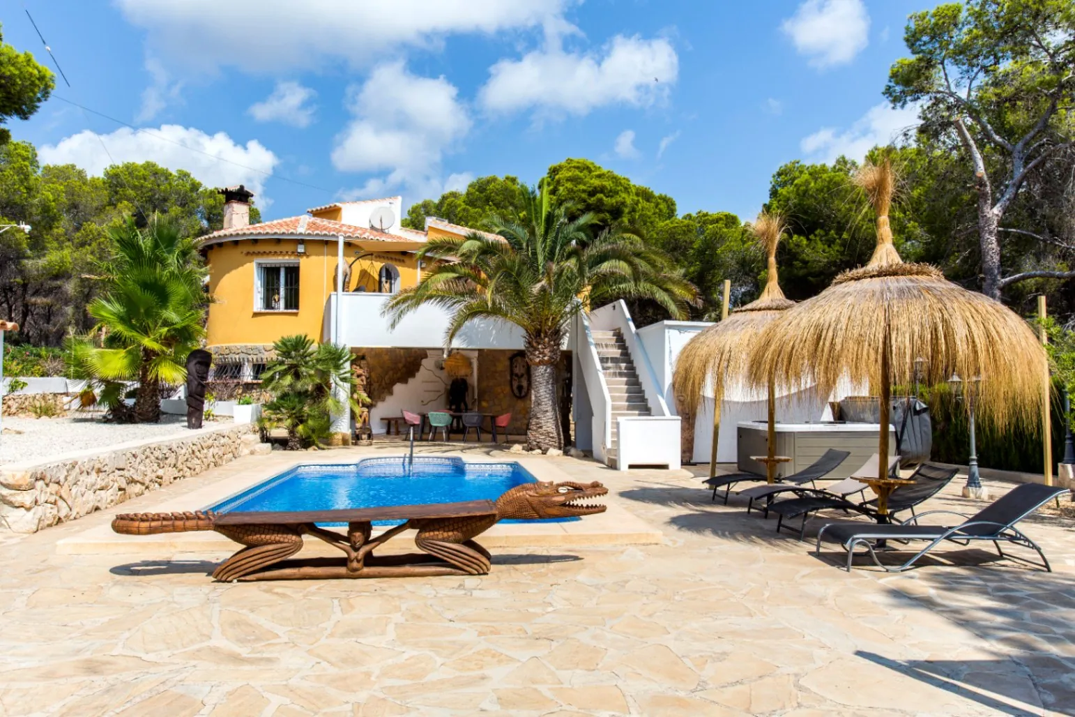 Interessante Villa auf großem Grundstück in Benissa Küste zum Verkauf