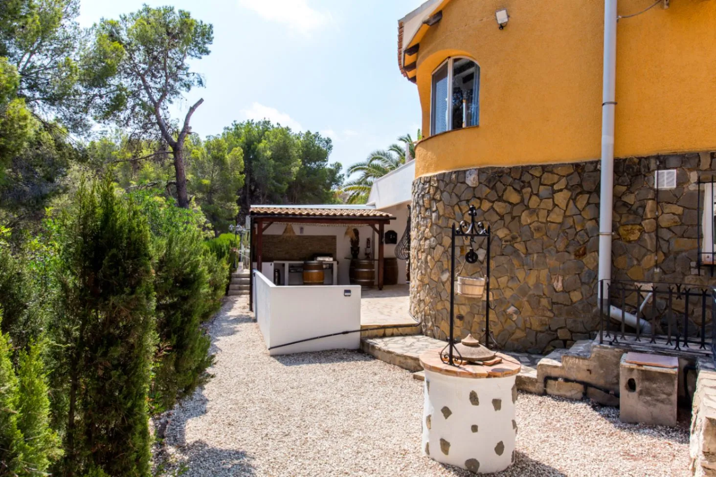 Interessante Villa auf großem Grundstück in Benissa Küste zum Verkauf