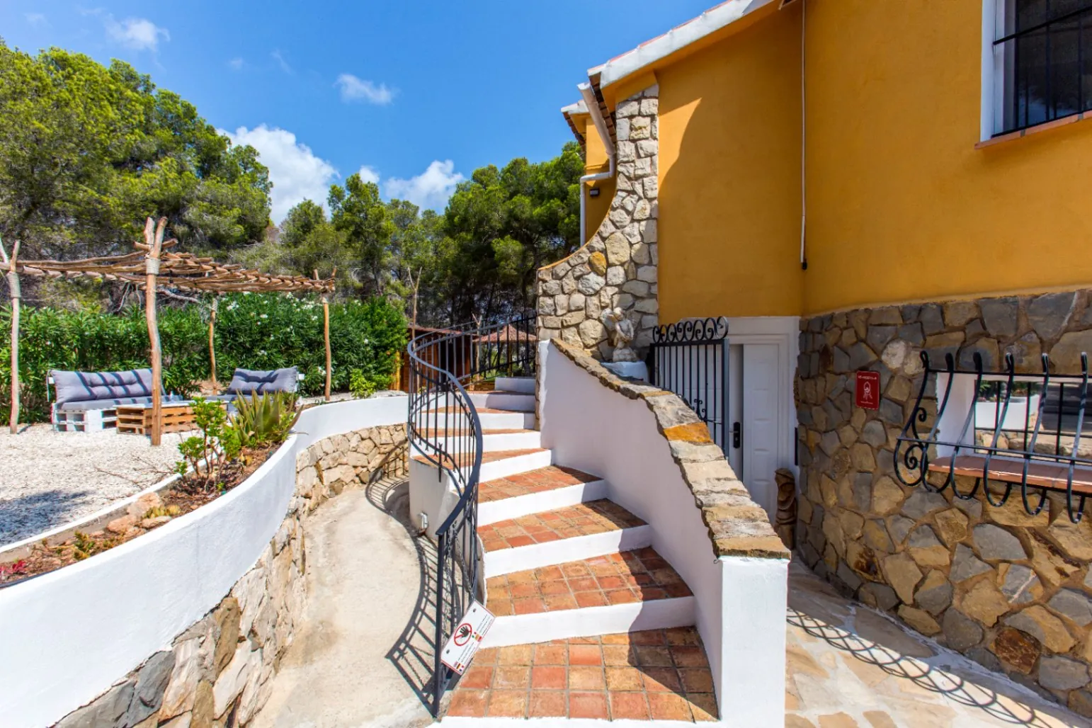 Interessante Villa auf großem Grundstück in Benissa Küste zum Verkauf