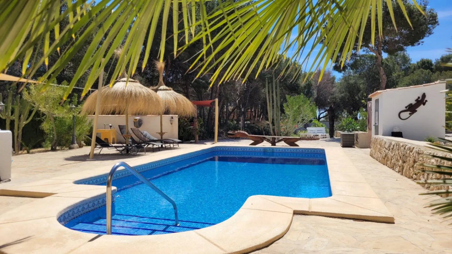 Interessante Villa auf großem Grundstück in Benissa Küste zum Verkauf