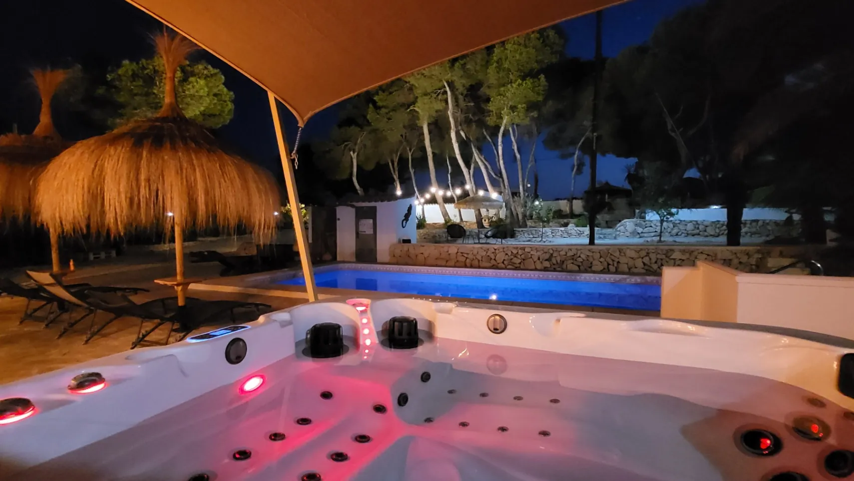 Interessante Villa auf großem Grundstück in Benissa Küste zum Verkauf