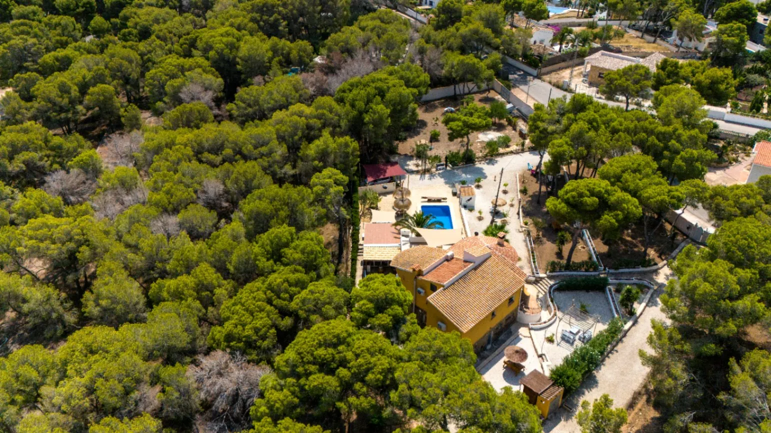 Interessante Villa auf großem Grundstück in Benissa Küste zum Verkauf