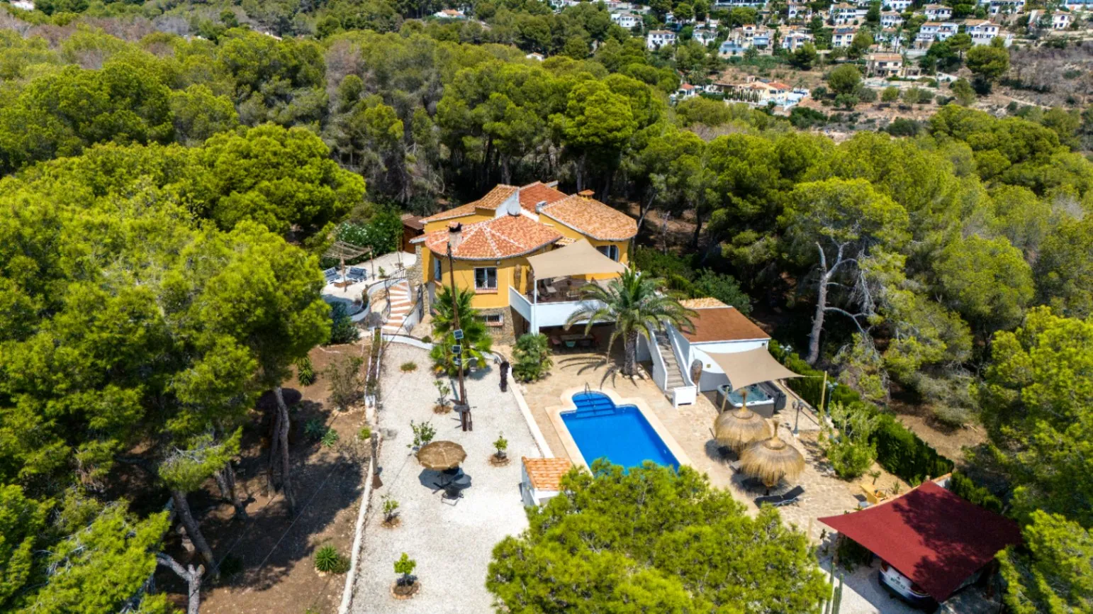 Interessante Villa auf großem Grundstück in Benissa Küste zum Verkauf