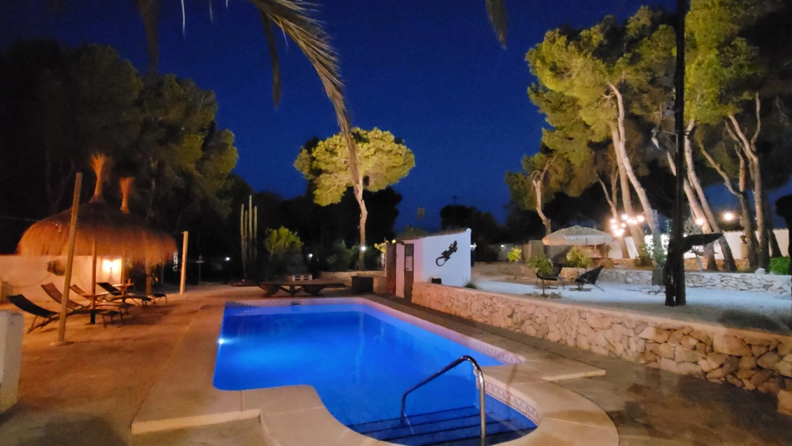 Interessante Villa auf großem Grundstück in Benissa Küste zum Verkauf