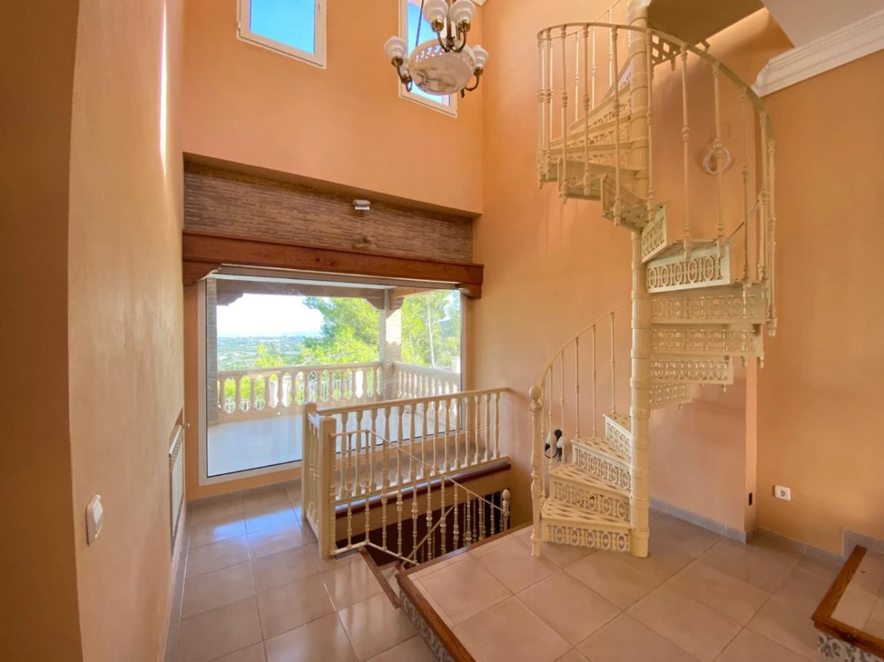 Geräumige Villa im mediterranen Stil mit großem Grundstück zu verkaufen im Sella Golf Resort, Pedreguer, Costa Blanca.