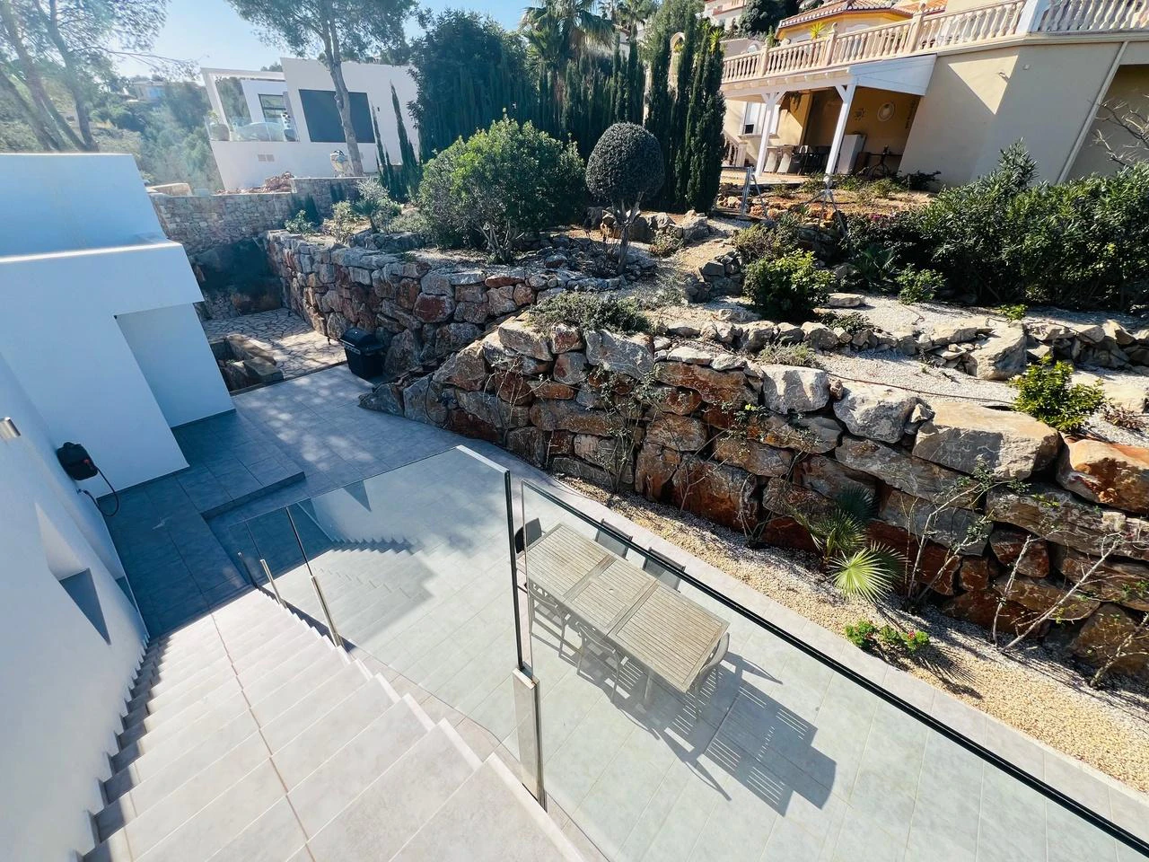 Amplia villa contemporánea con vistas al mar y a la montaña en venta en La Sella Golf Resort, Pedreguer, Costa Blanca.