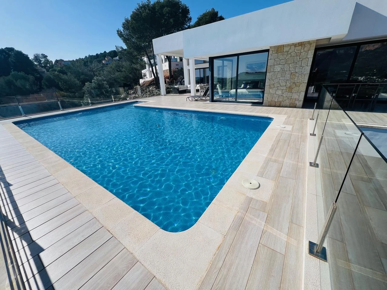 Amplia villa contemporánea con vistas al mar y a la montaña en venta en La Sella Golf Resort, Pedreguer, Costa Blanca.