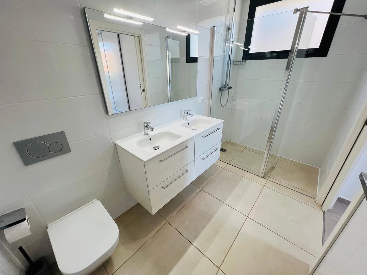 Amplia villa contemporánea con vistas al mar y a la montaña en venta en La Sella Golf Resort, Pedreguer, Costa Blanca.