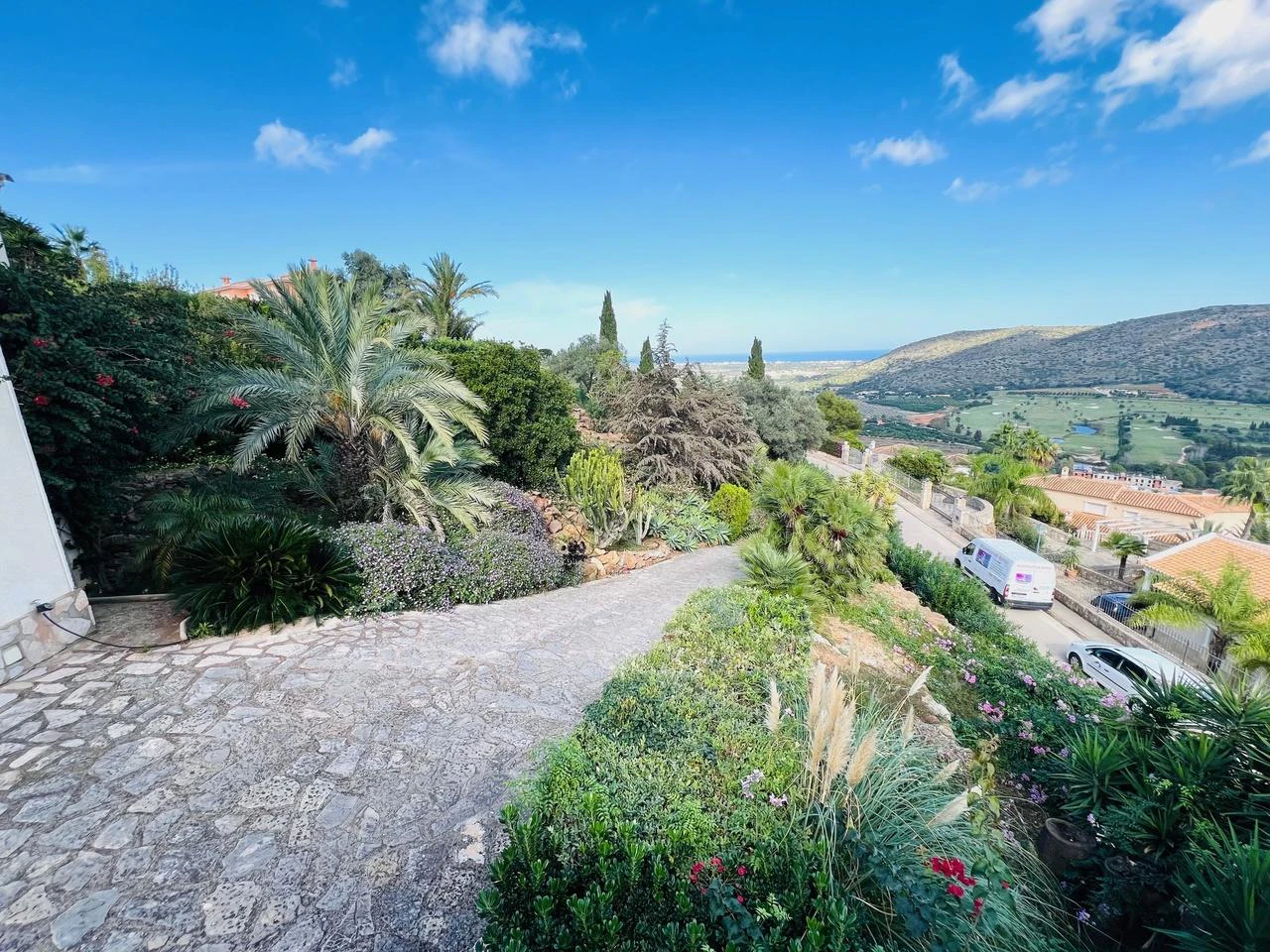 Attractive villa with sea and mountain views in the Sella Golf Resort, Pedreguer, Costa Blanca.
