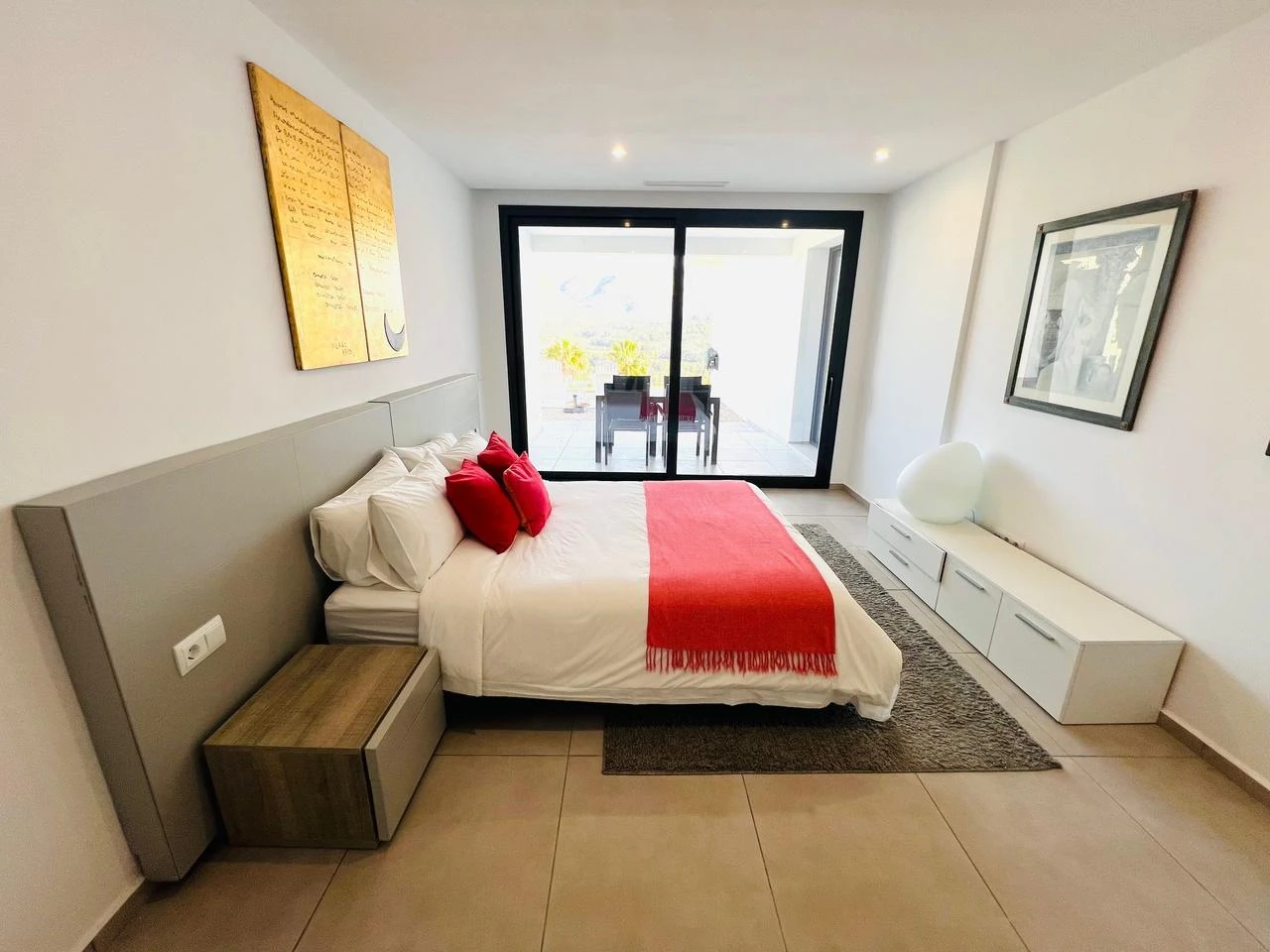 Amplia villa contemporánea con vistas al mar y a la montaña en venta en La Sella Golf Resort, Pedreguer, Costa Blanca.