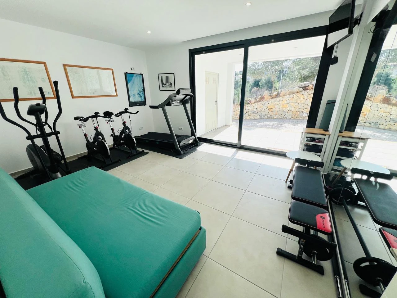 Amplia villa contemporánea con vistas al mar y a la montaña en venta en La Sella Golf Resort, Pedreguer, Costa Blanca.