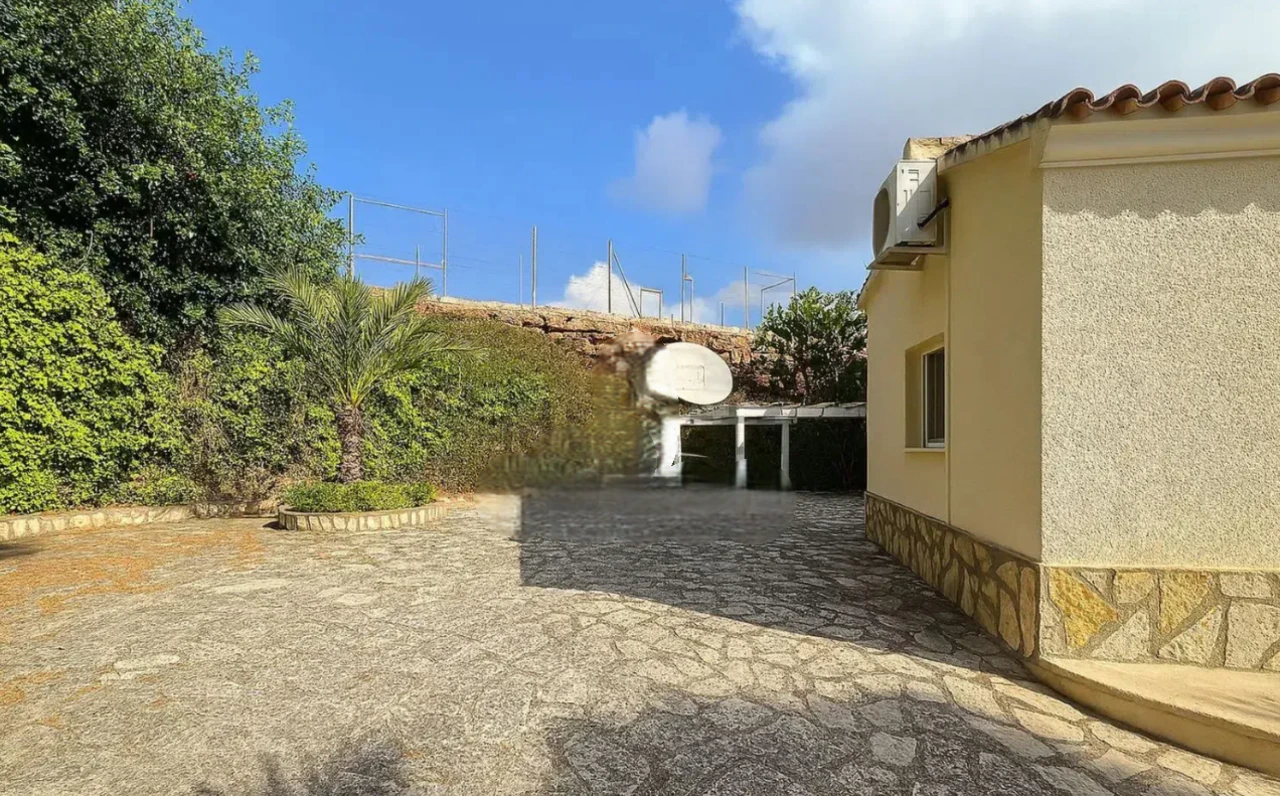 Attractive villa with sea and mountain views in the Sella Golf Resort, Pedreguer, Costa Blanca.