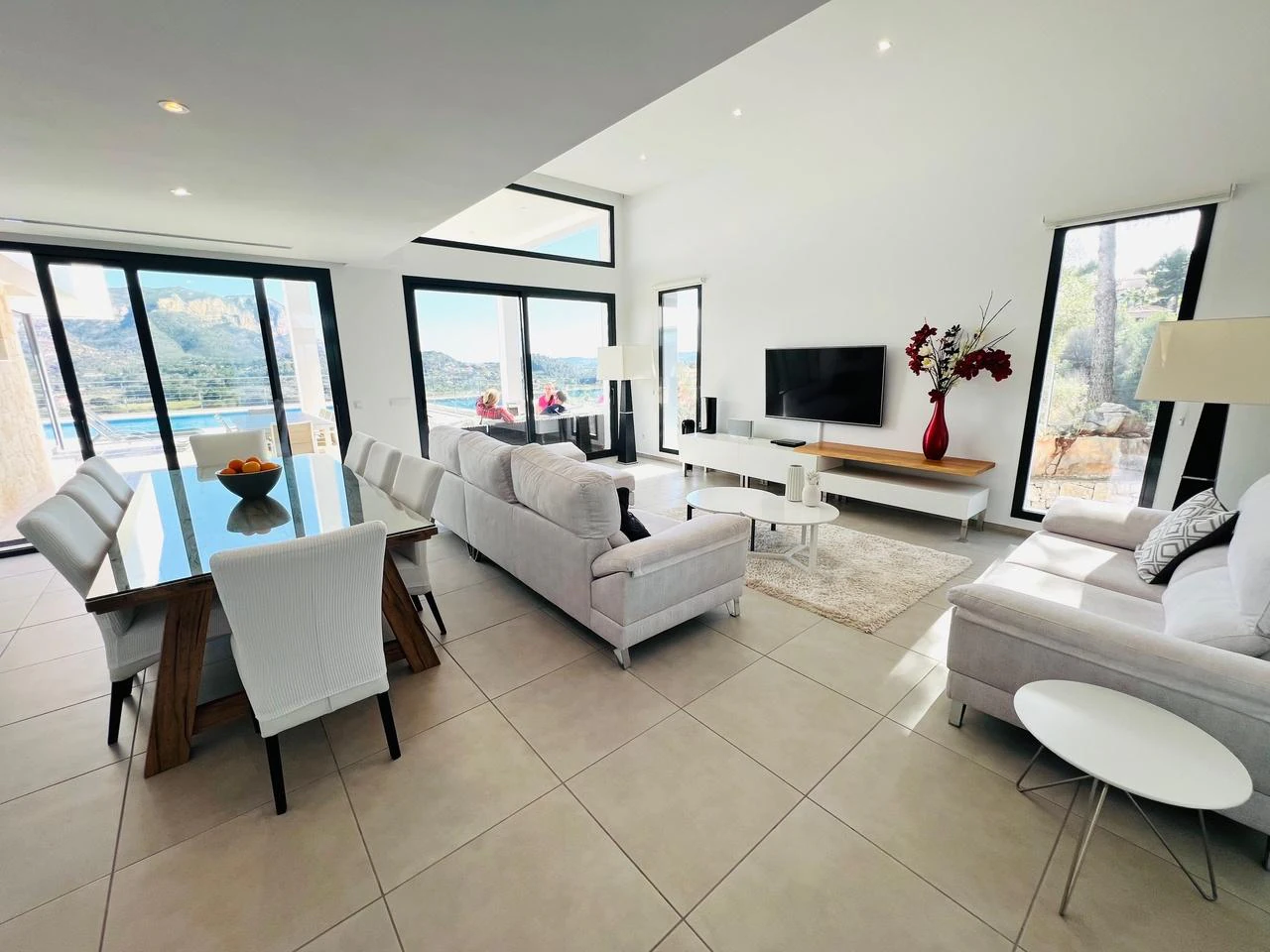 Amplia villa contemporánea con vistas al mar y a la montaña en venta en La Sella Golf Resort, Pedreguer, Costa Blanca.