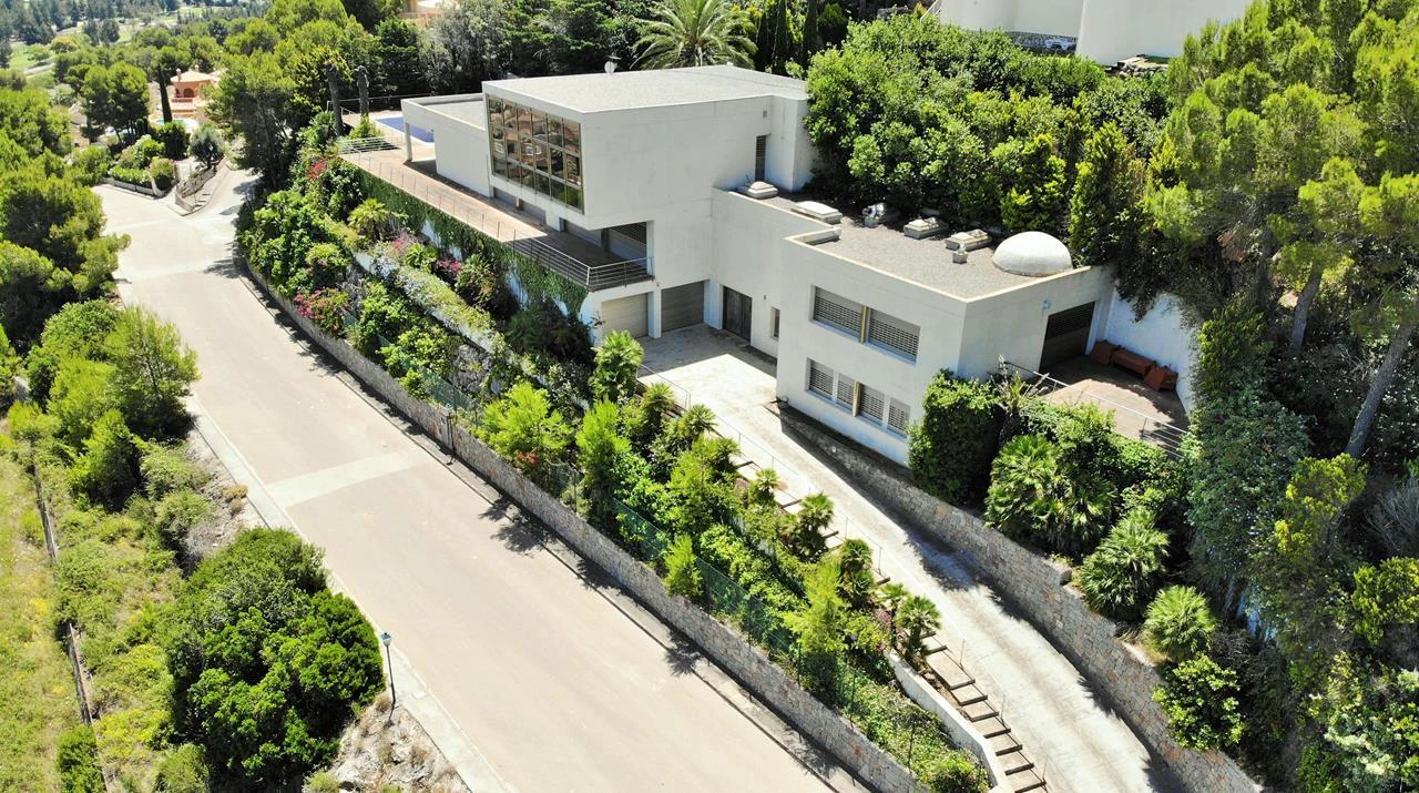 BP-638026 - An exceptional villa with unique design in a prime location is for sale in Sella Golf, Pedreguer, Costa Blanca.