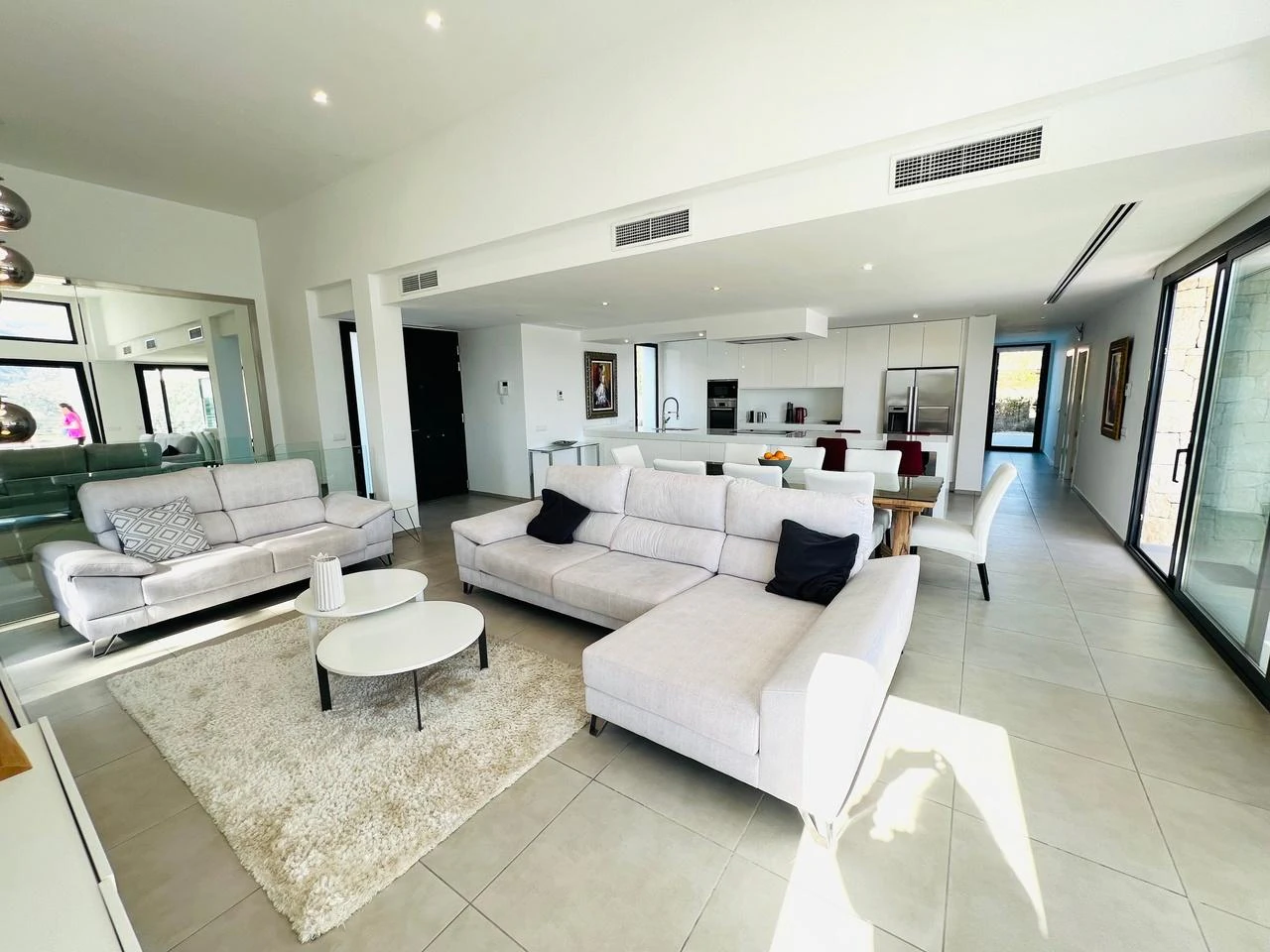 Amplia villa contemporánea con vistas al mar y a la montaña en venta en La Sella Golf Resort, Pedreguer, Costa Blanca.