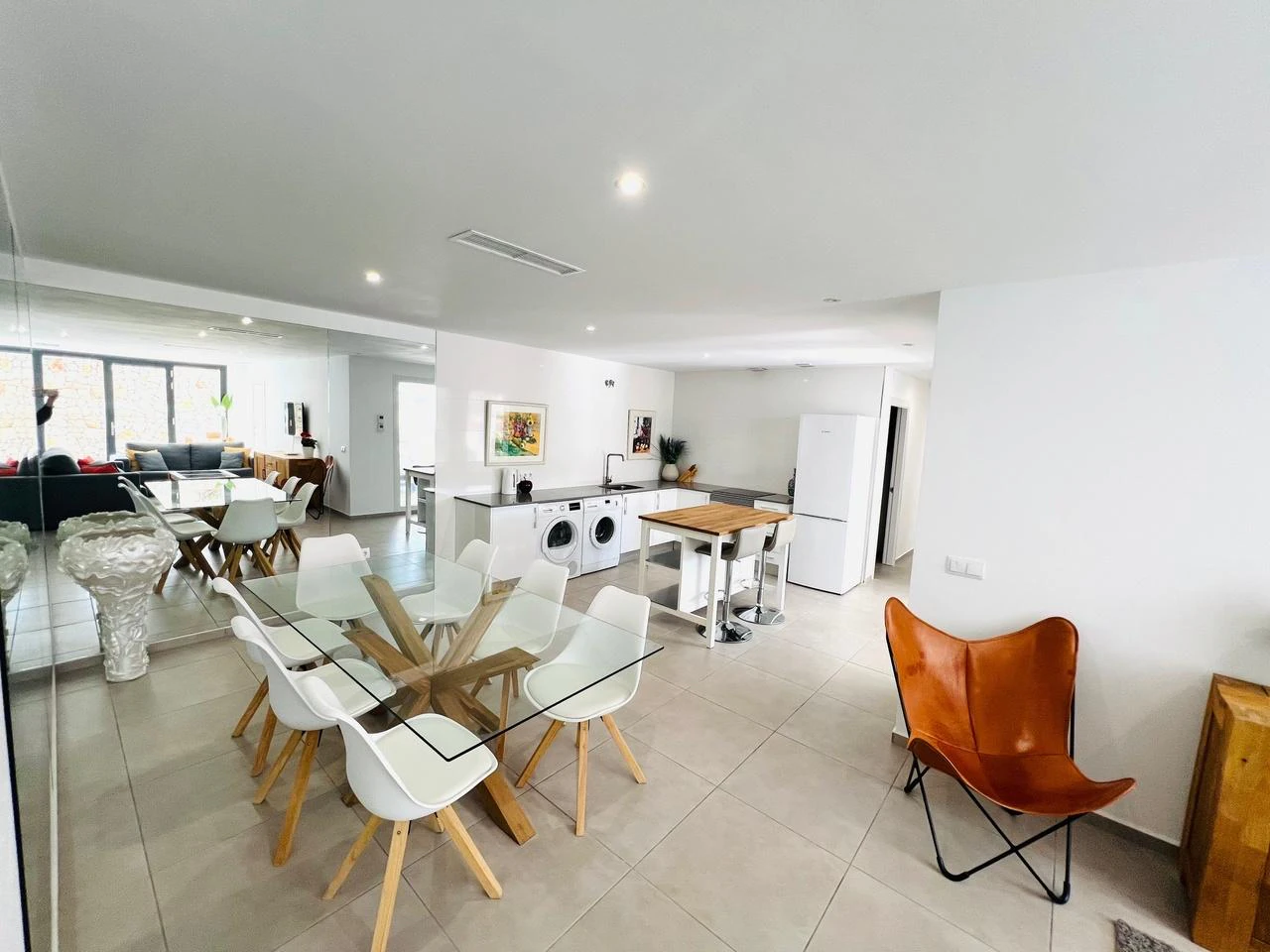 Amplia villa contemporánea con vistas al mar y a la montaña en venta en La Sella Golf Resort, Pedreguer, Costa Blanca.