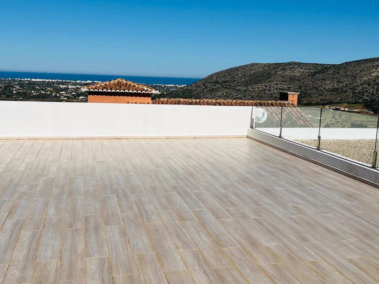 Amplia villa contemporánea con vistas al mar y a la montaña en venta en La Sella Golf Resort, Pedreguer, Costa Blanca.