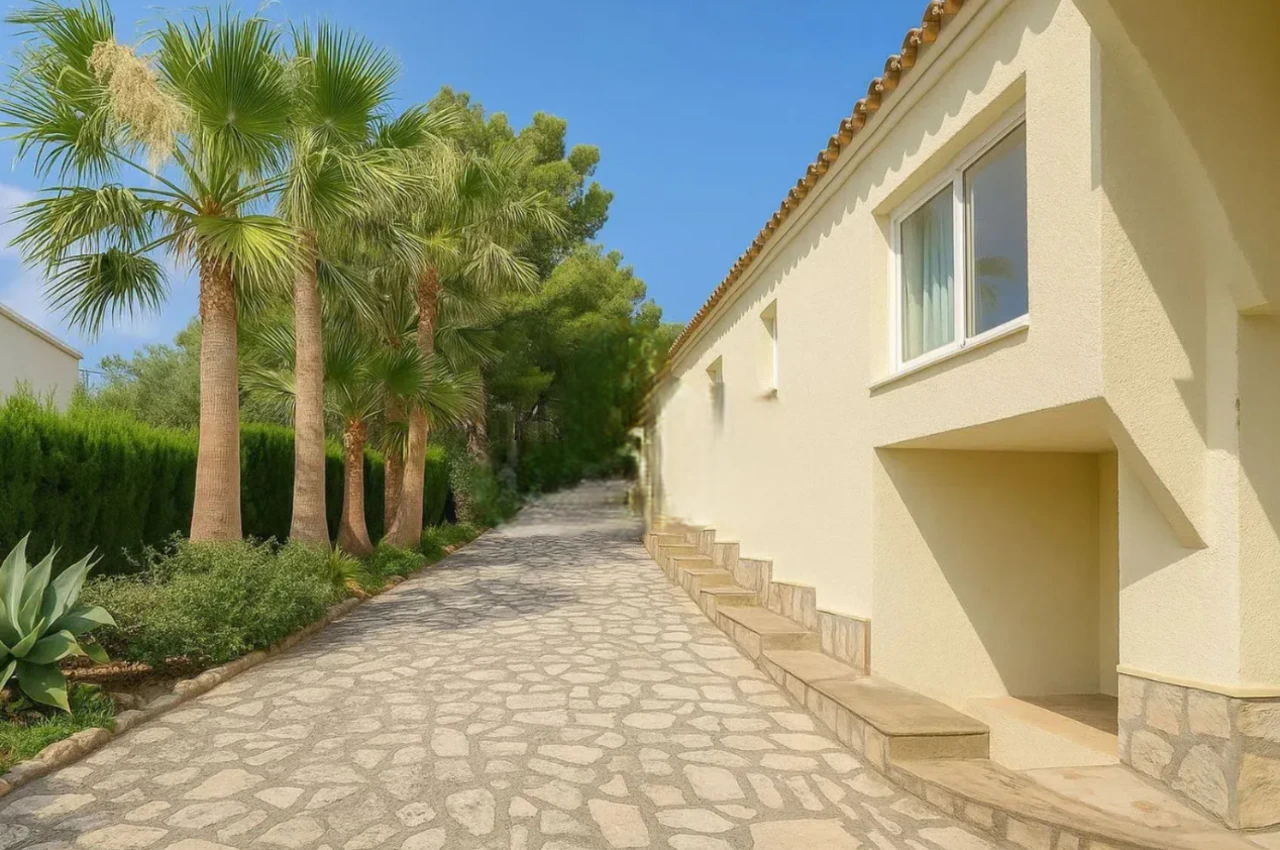 Attractive villa with sea and mountain views in the Sella Golf Resort, Pedreguer, Costa Blanca.