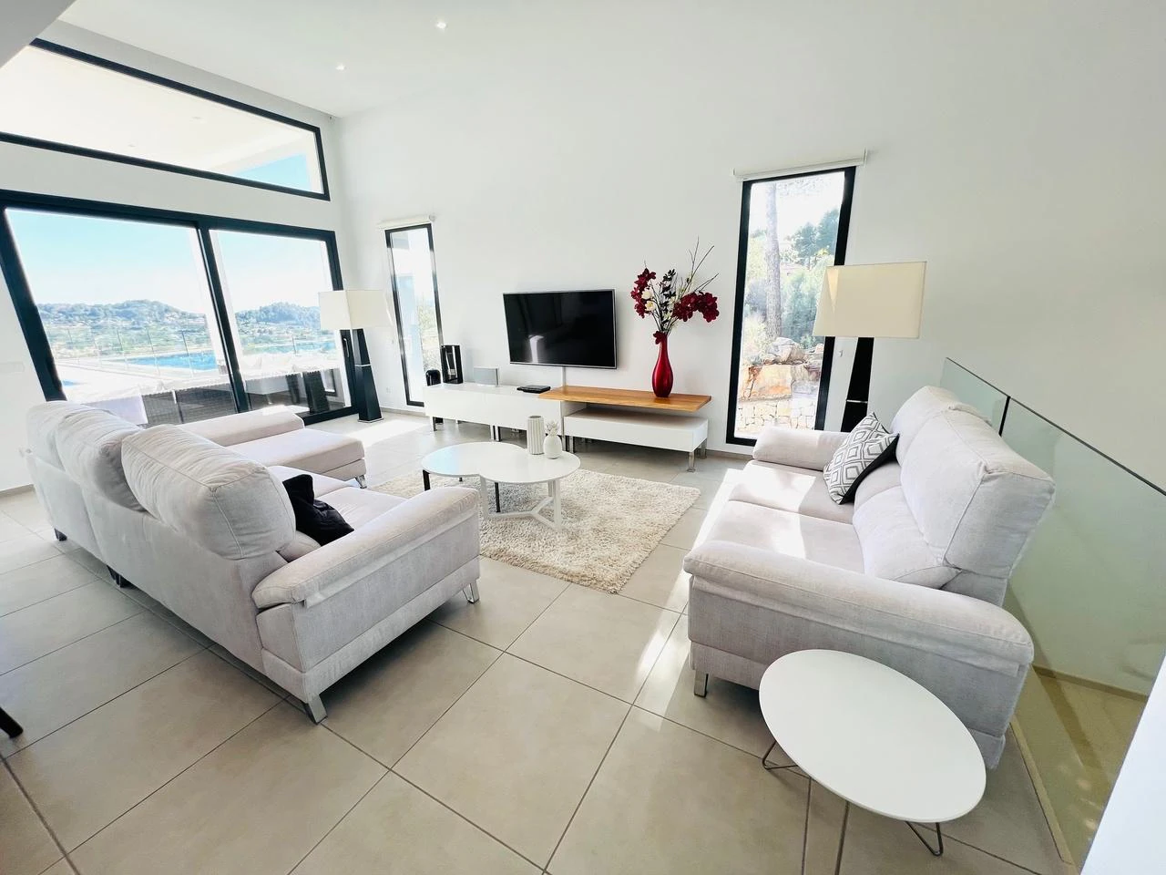 Amplia villa contemporánea con vistas al mar y a la montaña en venta en La Sella Golf Resort, Pedreguer, Costa Blanca.
