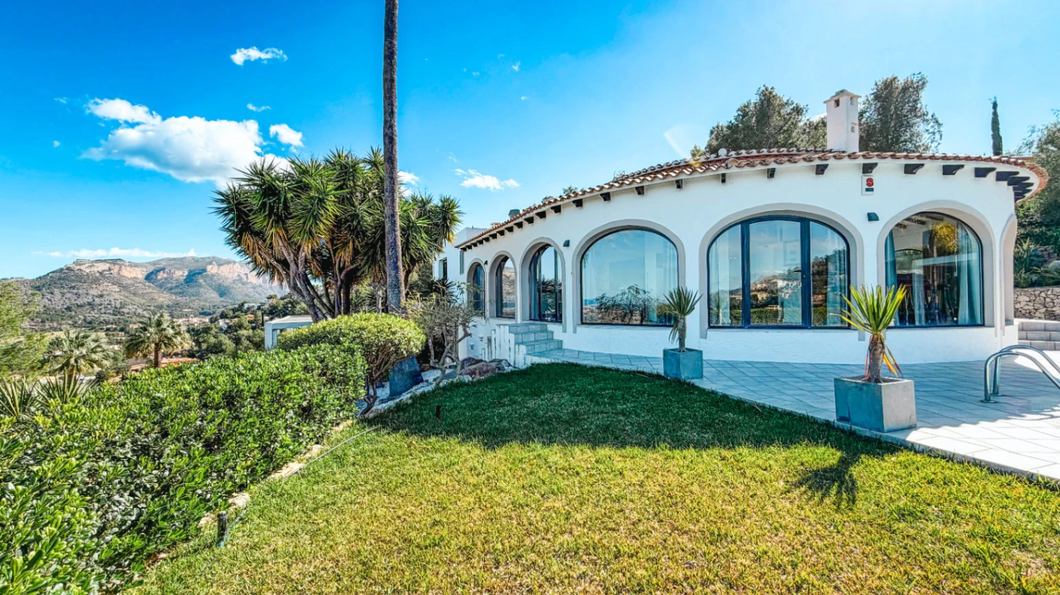 Elegant villa with panoramic sea views for sale in la Sella Golf Resort, Costa Blanca