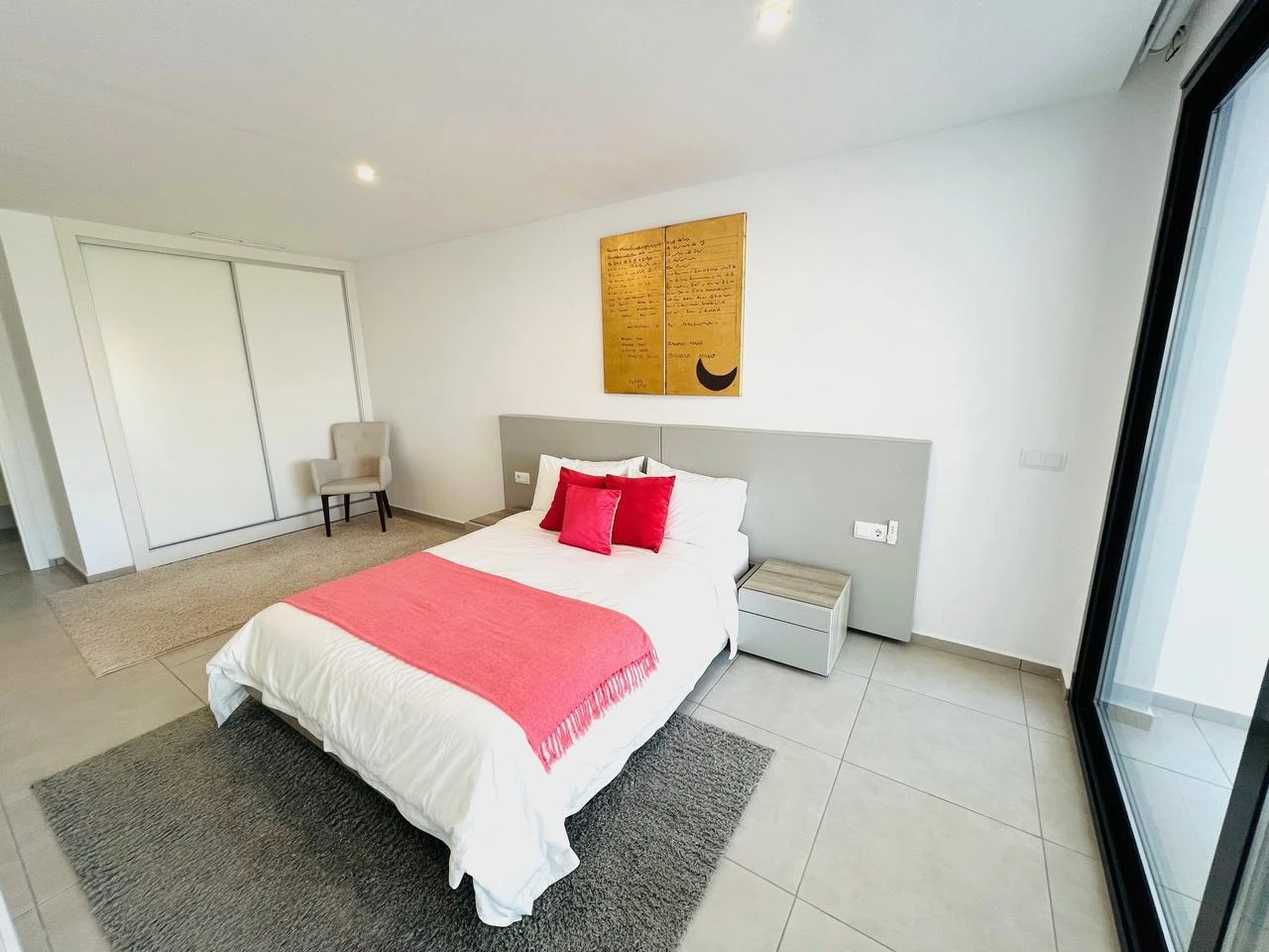 Amplia villa contemporánea con vistas al mar y a la montaña en venta en La Sella Golf Resort, Pedreguer, Costa Blanca.