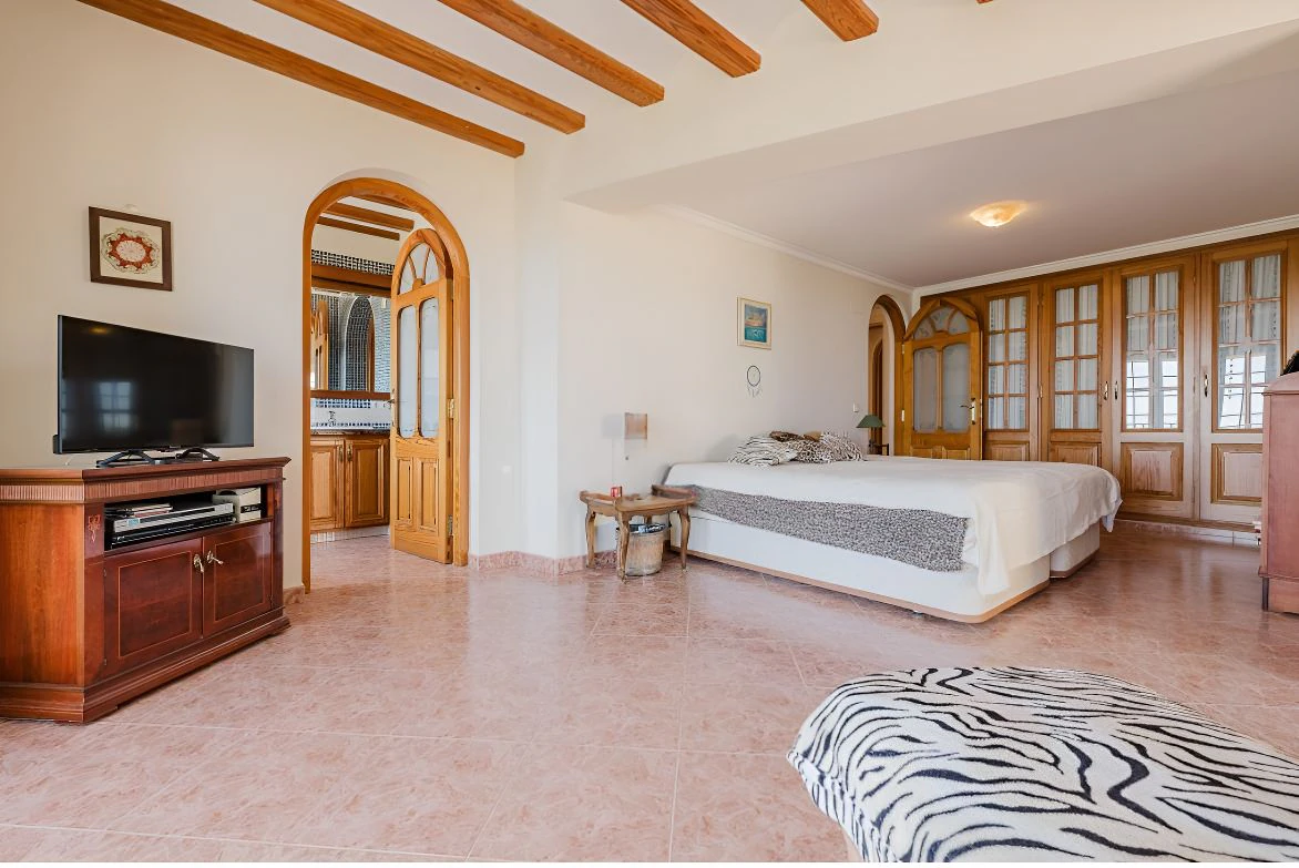 Magnificent Mediterranean-style villa with panoramic sea views and within walking distance of the center of Denia, Costa Blanca.