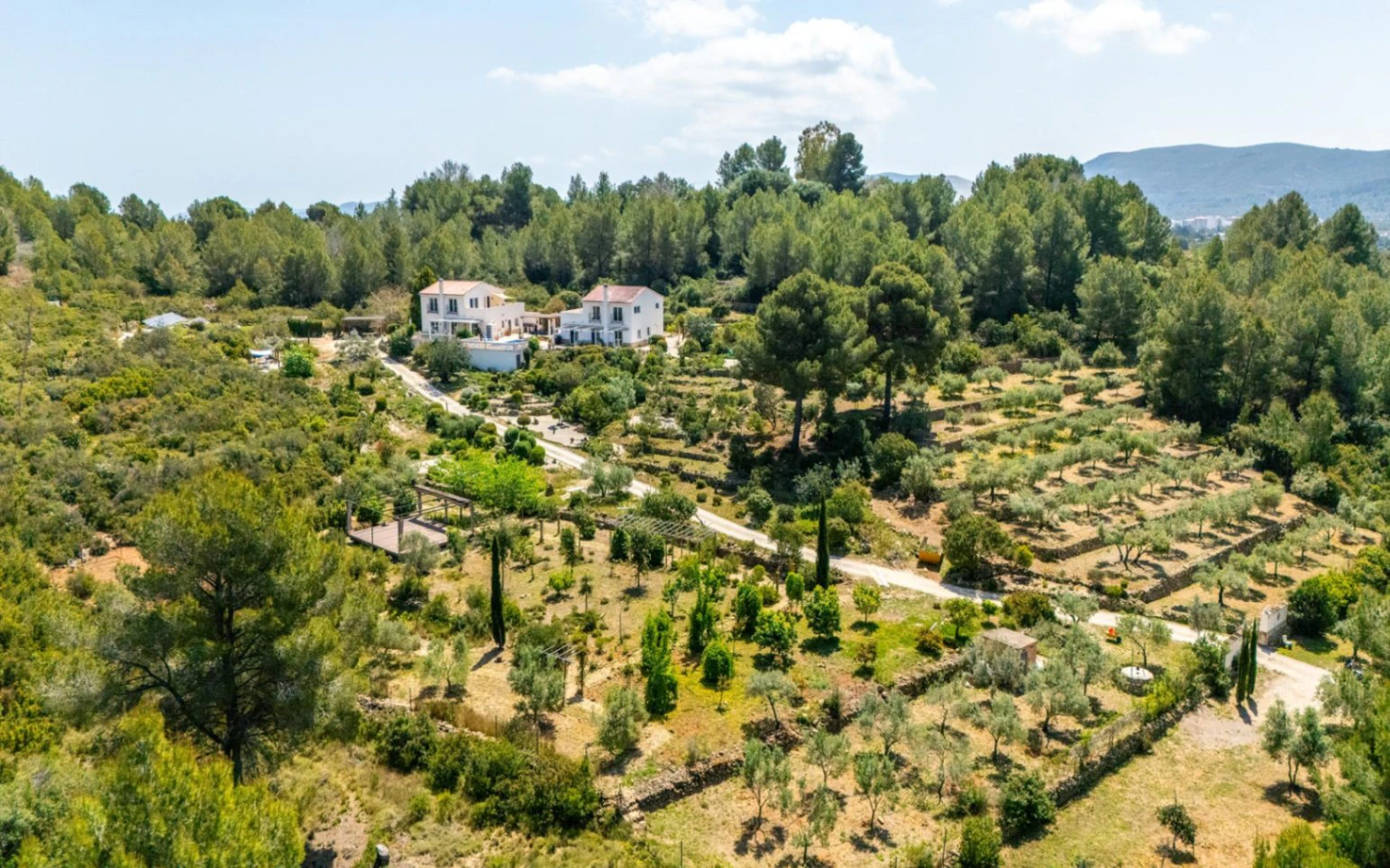 Geräumige Villa auf einzigartigem Grundstück mit Panoramablick, umgeben von einem Naturpark in Jesus Pobre, Denia, Costa Blanca.