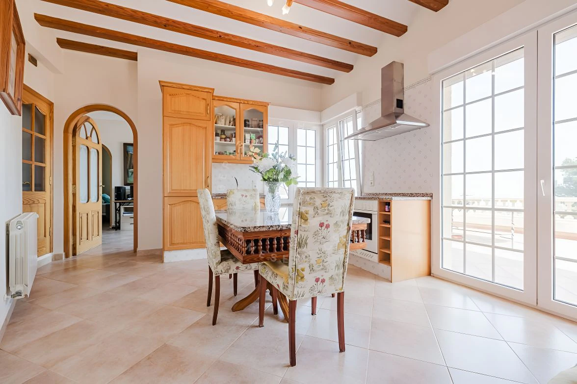 Magnificent Mediterranean-style villa with panoramic sea views and within walking distance of the center of Denia, Costa Blanca.