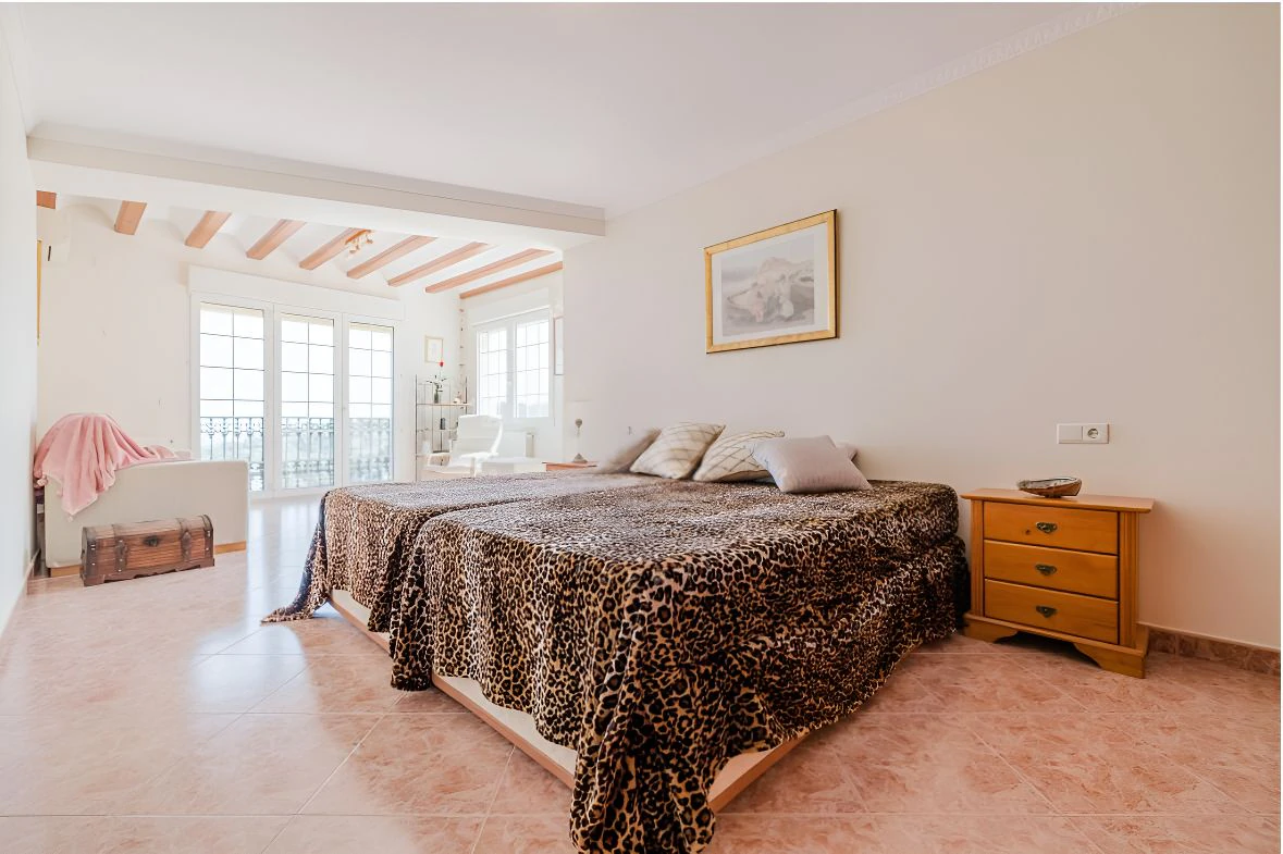 Magnificent Mediterranean-style villa with panoramic sea views and within walking distance of the center of Denia, Costa Blanca.