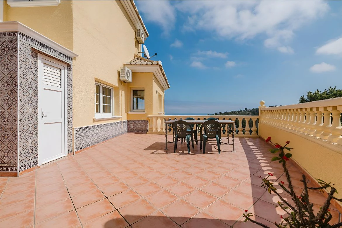 Magnificent Mediterranean-style villa with panoramic sea views and within walking distance of the center of Denia, Costa Blanca.