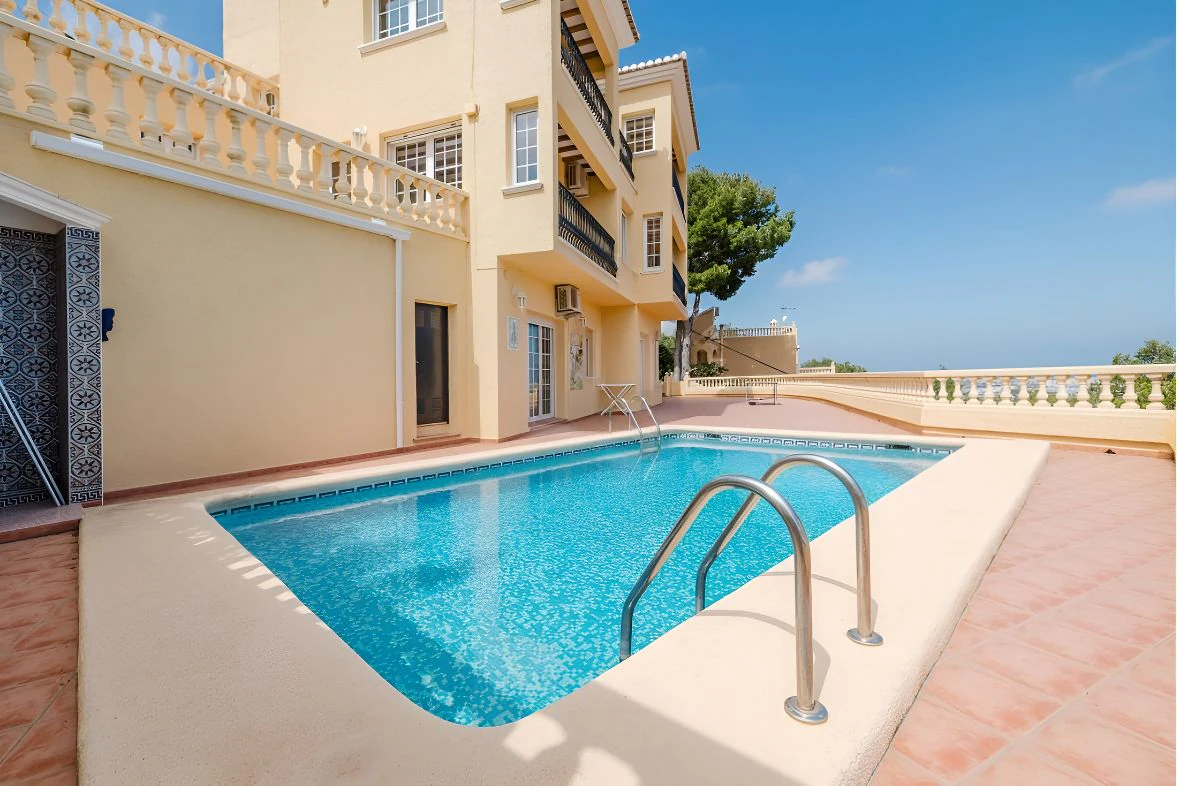 Magnificent Mediterranean-style villa with panoramic sea views and within walking distance of the center of Denia, Costa Blanca.