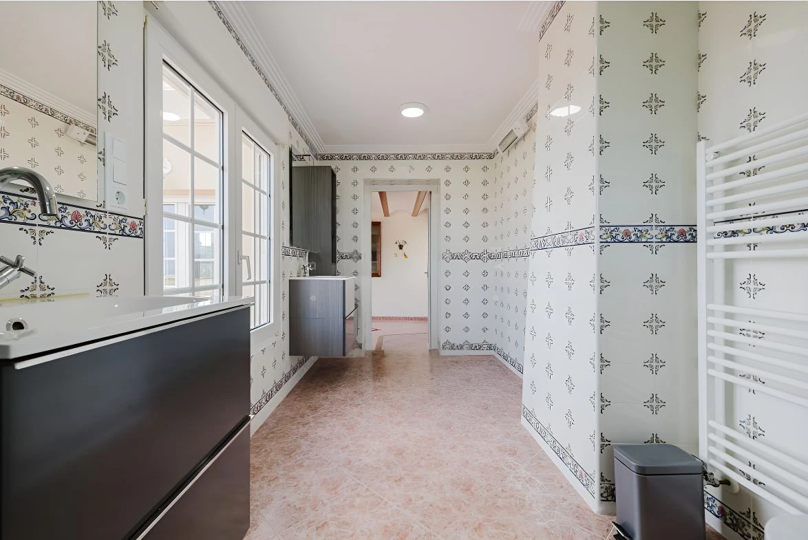 Magnificent Mediterranean-style villa with panoramic sea views and within walking distance of the center of Denia, Costa Blanca.