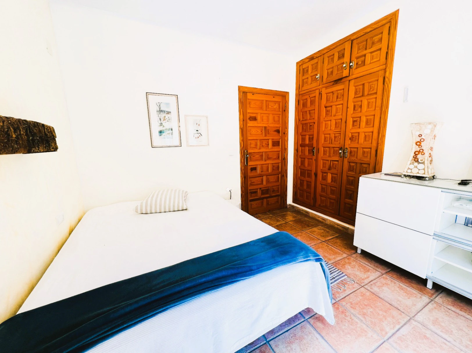 Geräumige Villa auf einzigartigem Grundstück mit Panoramablick, umgeben von einem Naturpark in Jesus Pobre, Denia, Costa Blanca.