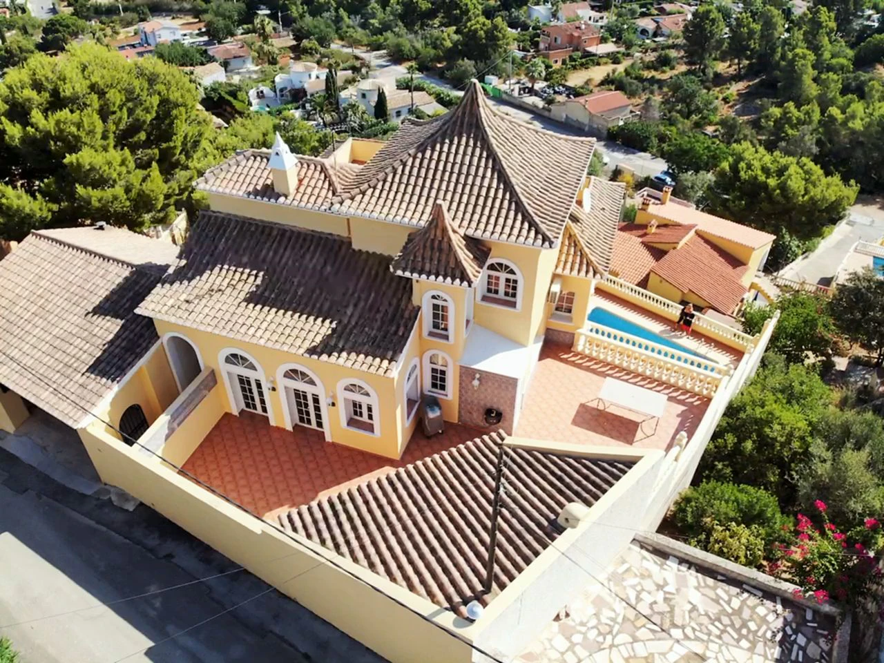 Magnificent Mediterranean-style villa with panoramic sea views and within walking distance of the center of Denia, Costa Blanca.